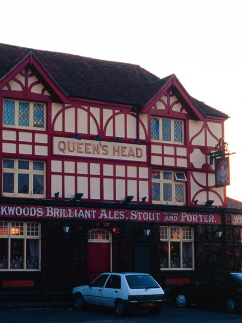 Queens Head PH Brockhurst Rd Gosport Hants June 2001 by Ian R Jeffery