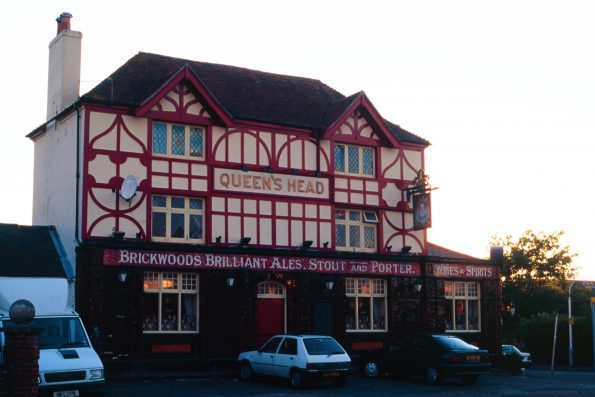 Queens Head PH Brockhurst Rd Gosport Hants June 2001 by Ian R Jeffery